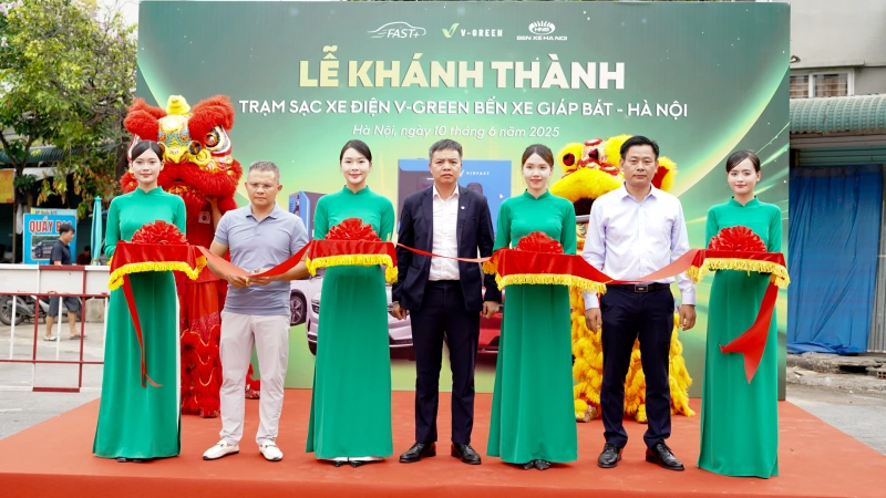 Công ty CP Bến xe Hà Nội khai trương trạm sạc xe điện VinFast tại Bến xe Giáp Bát