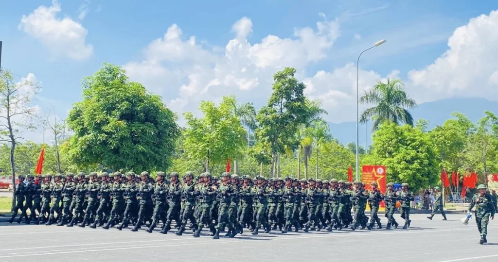 Vừa theo dõi luyện tập diễu binh, diễu hành vừa khám phá văn hóa tại làng văn hóa – du lịch các dân tộc Việt Nam