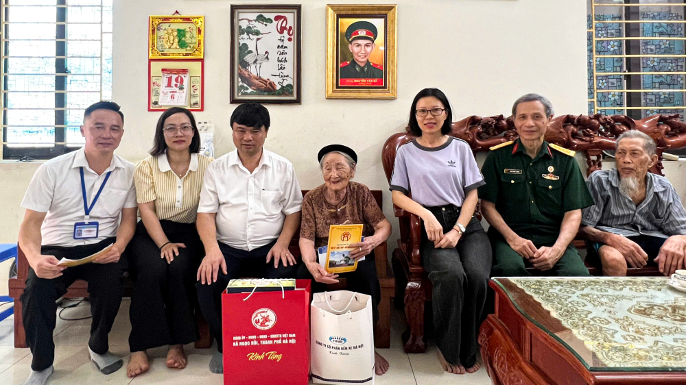 HNB thăm hỏi, tri ân Mẹ Việt Nam Anh hùng Nguyễn Thị Cứu nhân Ngày Thương binh – Liệt sĩ 27/7